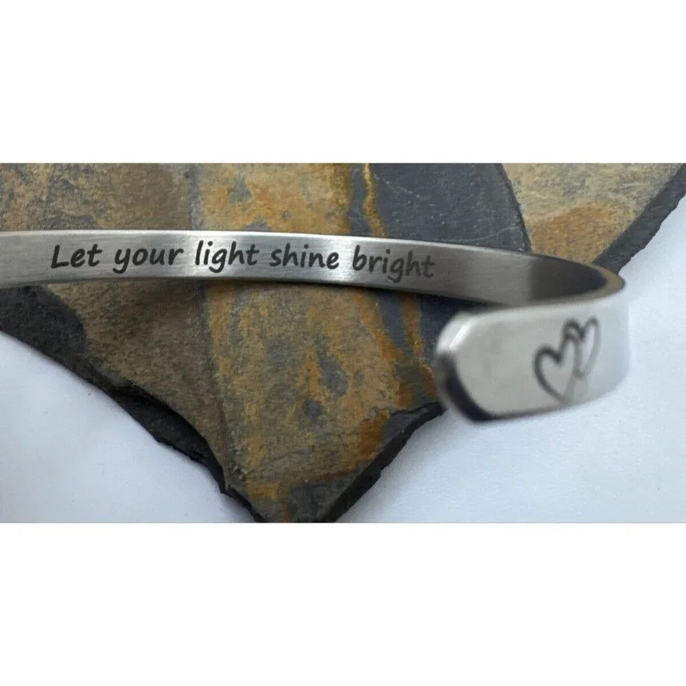 Jewelry Lot of 4 bracelets Alex and Ani Gold Tone USA Flag Charm Costume - Picture 15 of 16